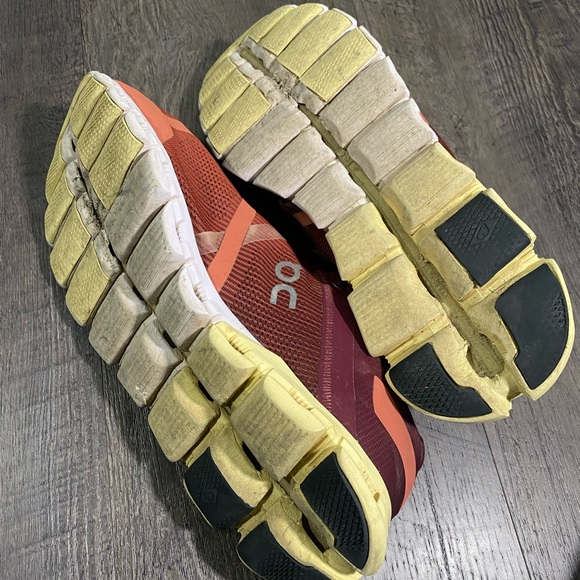 On Cloud Running Mens Sneakers - Picture 7 of 11